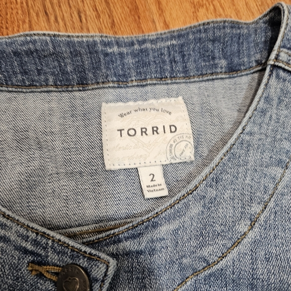 Torrid Cropped Jean Jacket Size 2 - Picture 4 of 6